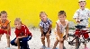 Copiii emigranţilor români speră să îşi vadă părinţii întorcându-se în curând 