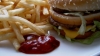 Mancarea fast food, o adevărată ameninţare pentru sănătatea adolescenţilor
