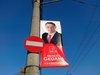 Banner electoral postat într-un loc nepotrivit