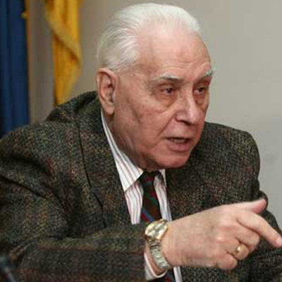 Foto: http://reactionam.files.wordpress.com/2009/04/7601224528812__radu-campeanu.jpg