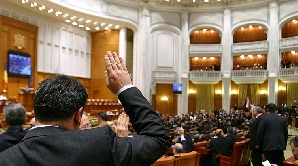Românii vor să fie reprezentanţi de mai puţini oameni în parlament