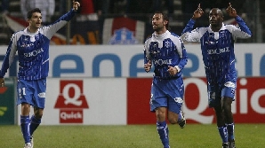 Daniel Niculae (stânga) a dat o pasă de gol în meciul câştigat în deplasare cu Marseille