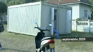 Copiii din satul gorjean Cocorova merg la grădiniţă într-o baracă 