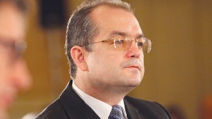 Emil Boc îi atacă pe social-democraţi