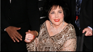 Liz Taylor s-a regăsit cu fanii pe internet