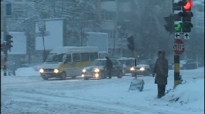 Ninsoarea a îngreunat traficul rutier în mai multe zone din Capitală