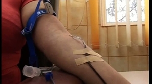 Oamenii donează sânge contra bonurilor de masă