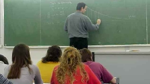 Profesori ar trebui să primească al 13-lea salariu luna aceasta