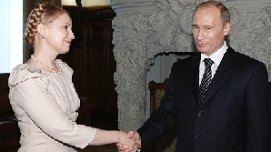 Timoșenco acuzată aidoma lui Ianucovici că este prea prietenă cu Rusia lui Putin / Foto: Grup RC