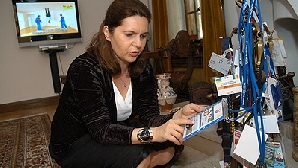 Adriana Săftoiu crede că şi doamnele au partea lor de vină pentru absenţa lor din politică/ Foto: gruprc.ro