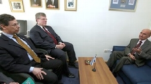 Ambasadorul turc a fost aşezat pe o canapea joasă, în timp ce demnitarul israelian s-a aşezat pe un scaun înalt / FOTO: AP