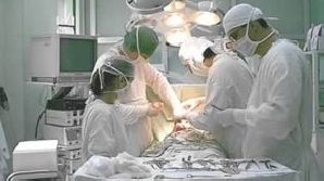 Medicii clujeni au efectuat o operaţie cu ajutorul robotului Da Vinci
