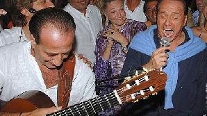 Berlusconi se tratează cu melodii de amor