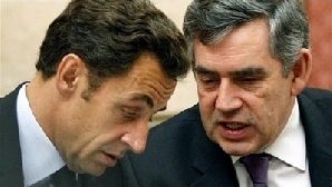 Gordon Brown şi Nicholas Sarkozy, în topul celor mai prost îmbrăcaţi bărbaţi ai anului 2009