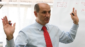 George Copos nu mai vrea să transfere la Rapid jucători cu salarii mari / FOTO: Grup RC