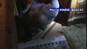 Şapte persoane au fost reţinute în urma unor descinderi în Tecuci