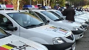 Poliţiştii buzoieni au prins două femei care furau din maşini/Foto: grup RC