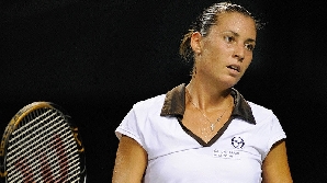 Flavia Pennetta, favorita numărul 12 la simplu feminin, a părăsit competiţia în turul doi / FOTO: www.skysports.com