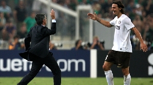 Ibrahimovic a luat trofeul în 2009, deşi a evoluat în Italia doar până în vară / FOTO:FOTO: fourfourtwo.com 
