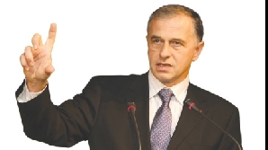 Mircea Geoană ar putea pierde şefia PSD din cauza flăcării violet / FOTO: Grup RC