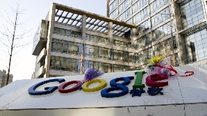 Susţinătorii chinezi ai Google au depus flori la sediul din Beijing al companiei americane.