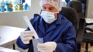 Mii de români s-au prezentat zilele astea la centrele de vaccinare