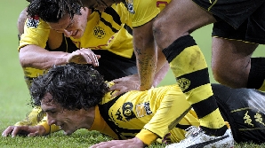 Jucătorii Borussiei Dortmund sărbătoresc victoria din meciul cu Koln / FOTO: www.die-kirsche.com