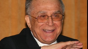 Ion Iliescu vrea ca pensiile să fie mărite, deşi colegii săi de partid îi spun că nu sunt bani