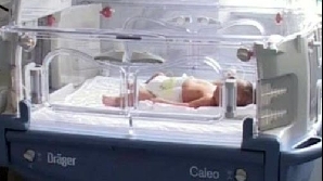 Bebeluşul ars în incubator la Maternitatea Bucur va fi externat şi botezat/FOTO: newsy.ro