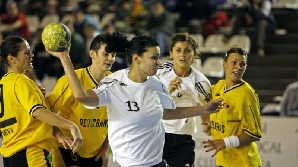 U Jolidon Cluj s-a impus fără probleme în faţa Rapidului / FOTO: www.uhandbal.ro/Andor Marton