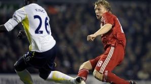 Dirk Kuyt (în roşu) a adus liniştea în tabăra 