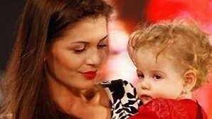Monica Columbeanu şi fetiţa ei, Irina