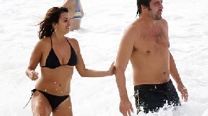 Penelope Cruz, în ipostaze tandre cu Javier Bardem/ Foto: dailymail.co.uk