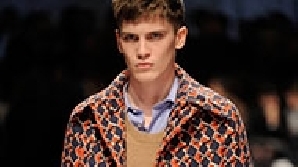 Prada promovează ţinutele scolăreşti şi clasice / Foto: www.nytimes.com