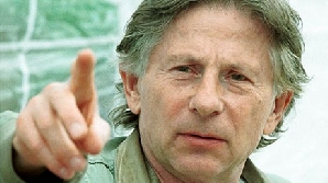 Regizorul Roman Polanski a dat în judecată patru publicaţii franceze.