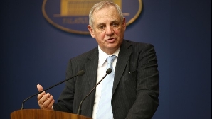 Angajaţii care muncesc în baza unor contracte de drepturi de autor vor fi obligaţi să suporte în întregime contribuţiile la pensii/FOTO: gov.ro