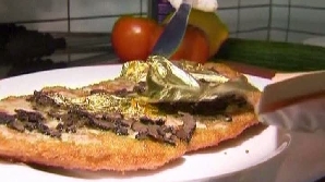 Şniţelul de aur trebuie comandat cu o săptămână înanitne pentru a putea fi pregătit din ingrediente proaspete
