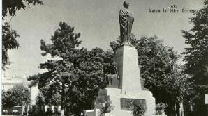 Statuia lui Mihai Eminescu din Iaşi / FOTO: Campfire.ro