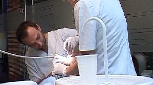 Şi străinii au început să apeleze la dentişti români.