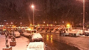 Zăpada l-a scos pe Piedone în stradă.