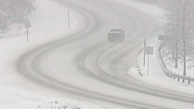 Viscolul a paralizat traficul rutier, aerian şi feroviar din SUA