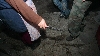 Copilul de opt ani a încercat să ia cuţitul din mâna tatălui care o lovea pe mama sa