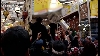 Bătălia de la hipermarket. Ieşenii au luat cu asalt un magazin. VEZI VIDEO