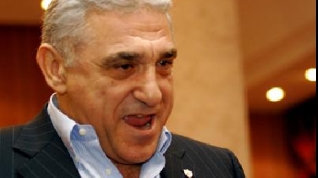 Ioan Becali s-a dat în spectacol la Turneul International de Poker thumbnail