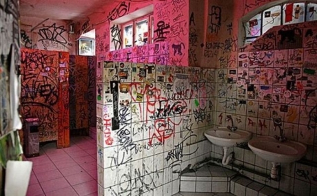 grafitit in toaleta