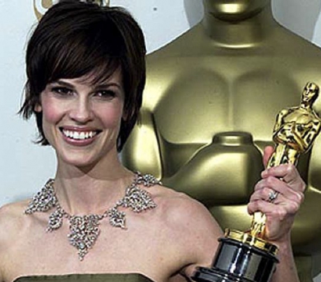 dd1457655f57cc81_hilary_swank_oscar_preview_87367000 Câştigătorii celei de-a 84-a ediţii a premiilor Oscar, Cele mai şocante momente FOTO şi VIDEO