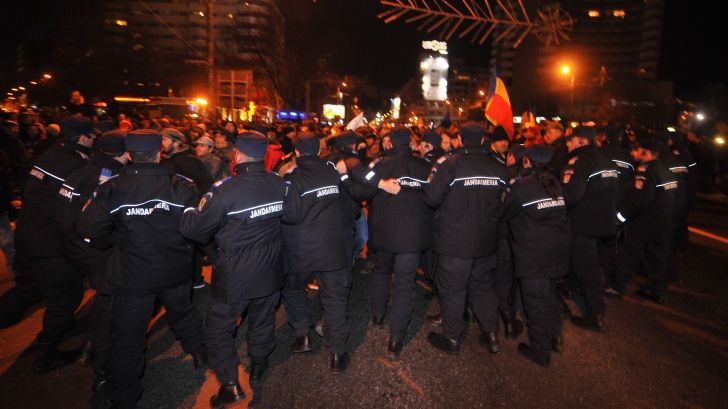 Un an de la izbucnirea protestelor din Piața Universității Un an de la izbucnirea protestelor din Piața Universității
