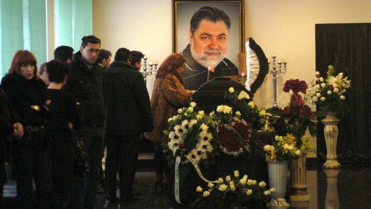 PESTE 7.000 de oameni la înmormântarea lui Sechelariu. Slujba religioasă, oficiată de şapte preoţi / Foto: MEDIAFAX PESTE 7.000 de oameni la înmormântarea lui Sechelariu. Slujba religioasă, oficiată de şapte preoţi / Foto: MEDIAFAX