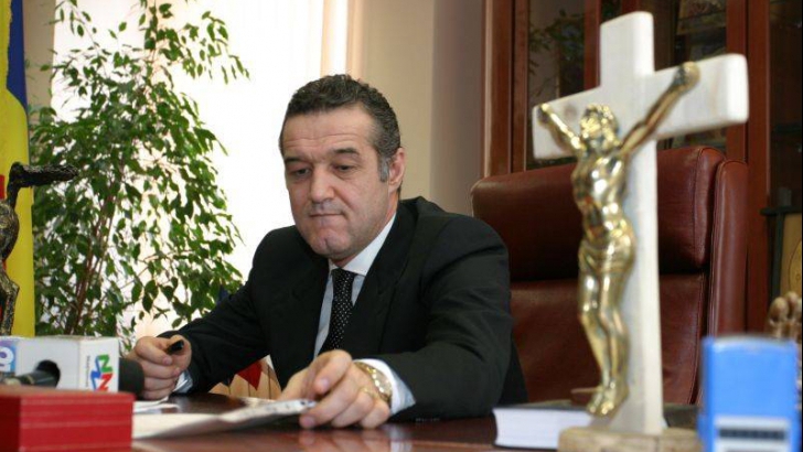 Becali: Rog organele să aibă decenţă, să nu trimită mascaţi. Mă prezint singur Becali: Rog organele să aibă decenţă, să nu trimită mascaţi. Mă prezint singur