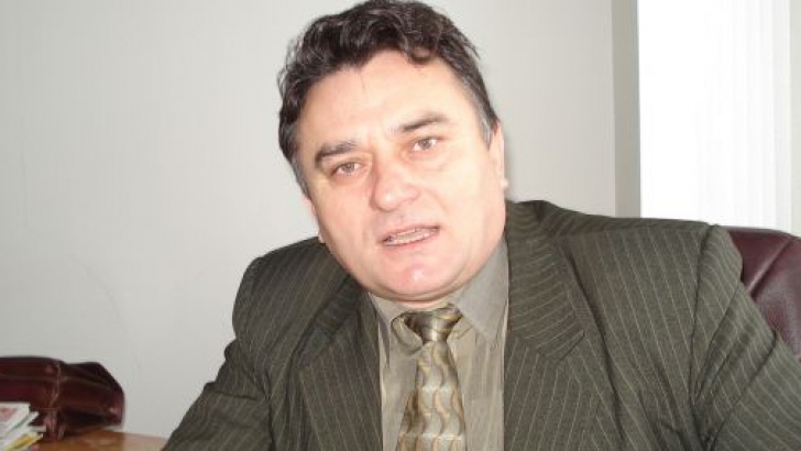 Vasile Botomei, reţinut după ce ar fi exercitat ilegal profesia de avocat Vasile Botomei, reţinut după ce ar fi exercitat ilegal profesia de avocat